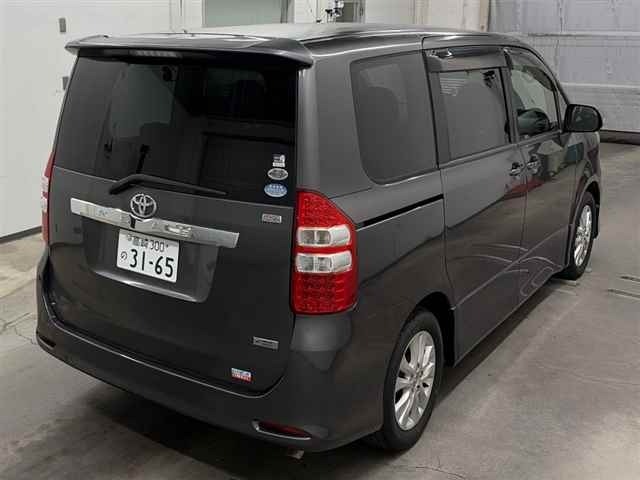 Toyota NOAH 2010 7688545-5