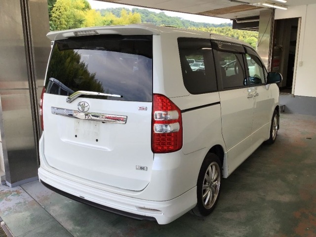 Toyota NOAH 2011 7688546-4