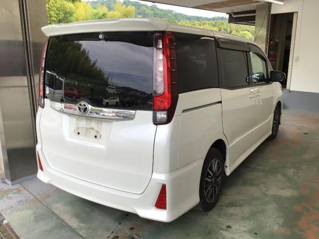 Toyota NOAH 2014 7688547-4