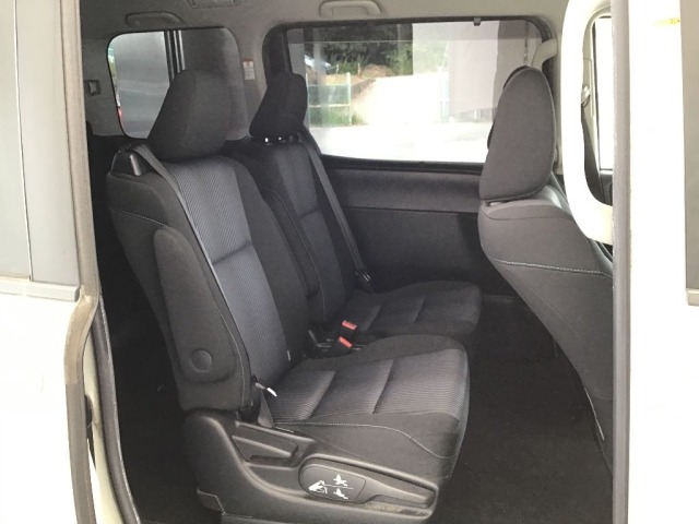 Toyota NOAH 2014 7688547-6