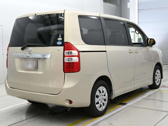 Toyota NOAH 2011 7688550-1