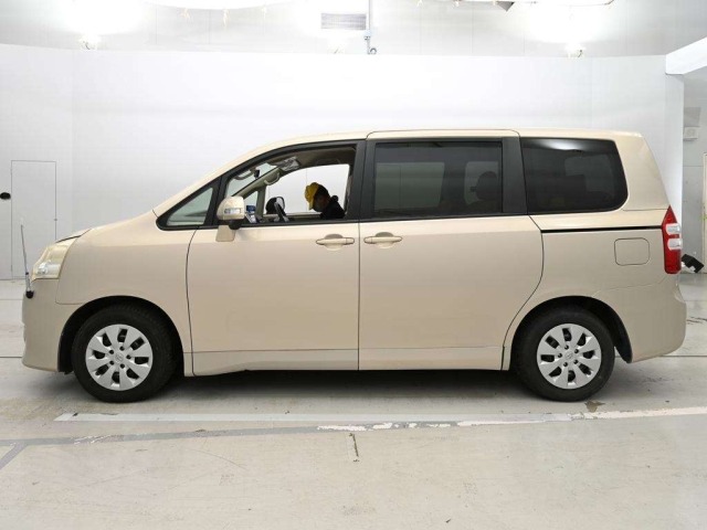 Toyota NOAH 2011 7688550-4