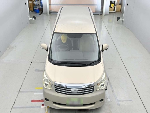 Toyota NOAH 2011 7688550-7