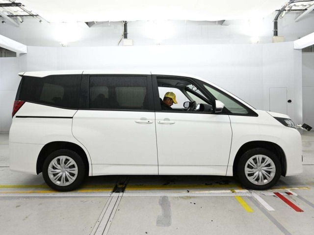 Toyota NOAH 2022 7688551-3