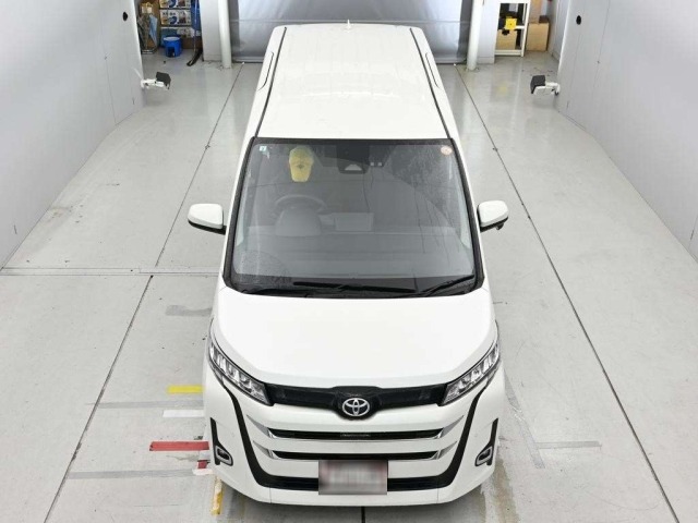 Toyota NOAH 2022 7688551-7