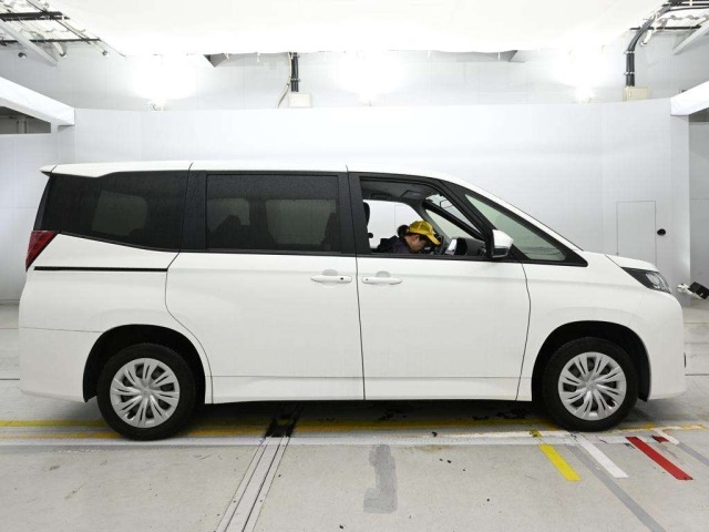 Toyota NOAH 2022 7688553-3