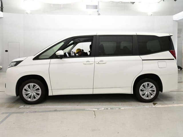 Toyota NOAH 2022 7688553-4