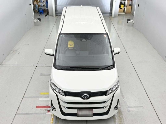 Toyota NOAH 2022 7688553-7