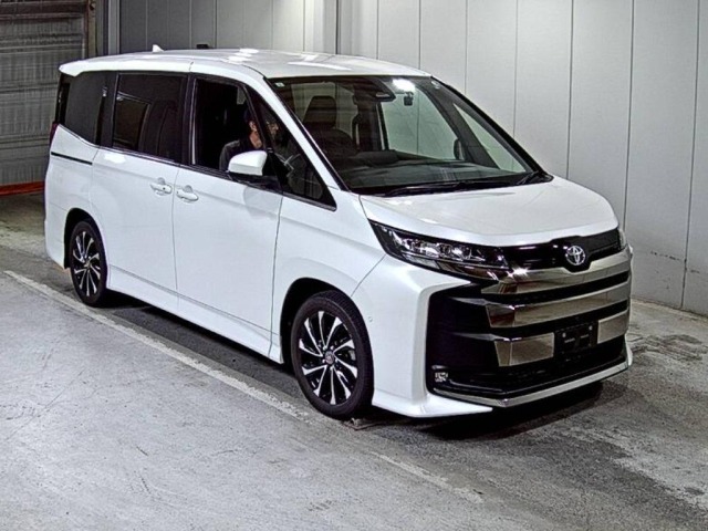 Toyota NOAH 2023 7688557-0