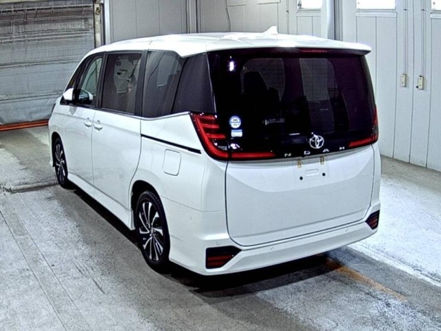 Toyota NOAH 2023 7688557-1