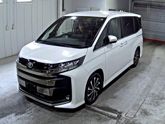 Toyota NOAH 2023 7688557-4