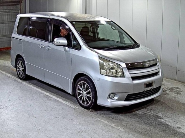 Toyota NOAH 2009 7688561-0