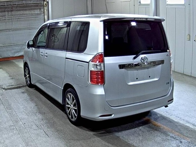 Toyota NOAH 2009 7688561-1