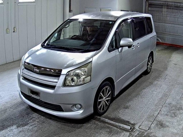 Toyota NOAH 2009 7688561-4