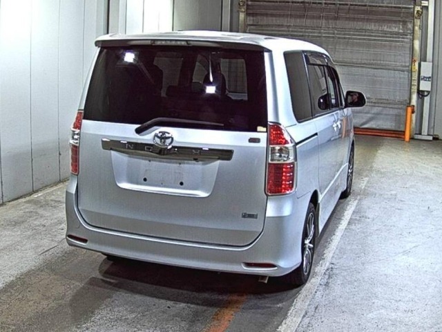 Toyota NOAH 2009 7688561-5