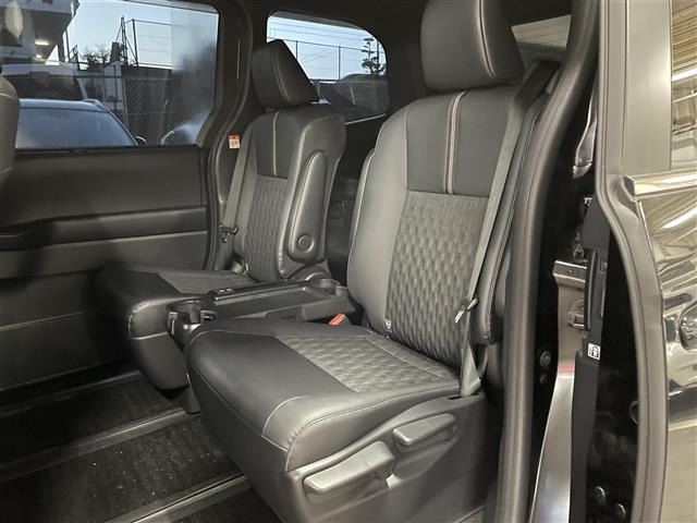 Toyota NOAH 2023 7688687-9