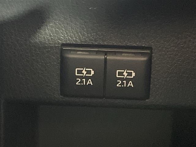 Toyota NOAH 2017 7688690-1