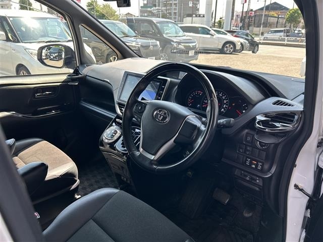 Toyota NOAH 2021 7688692-1