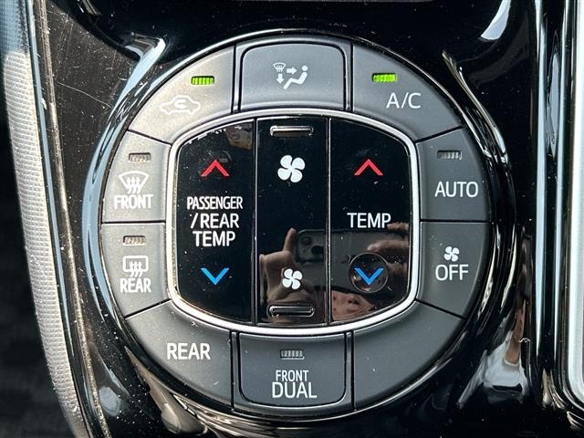 Toyota NOAH 2021 7688692-24
