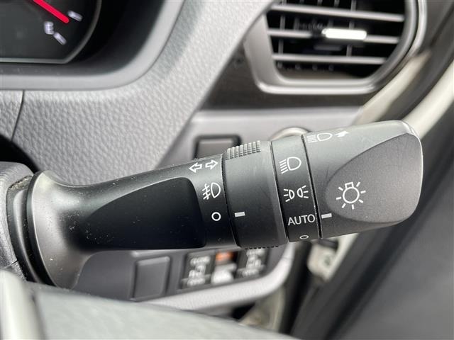 Toyota NOAH 2020 7688744-6