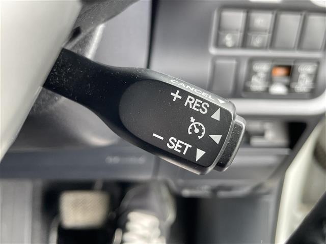 Toyota NOAH 2020 7688744-8