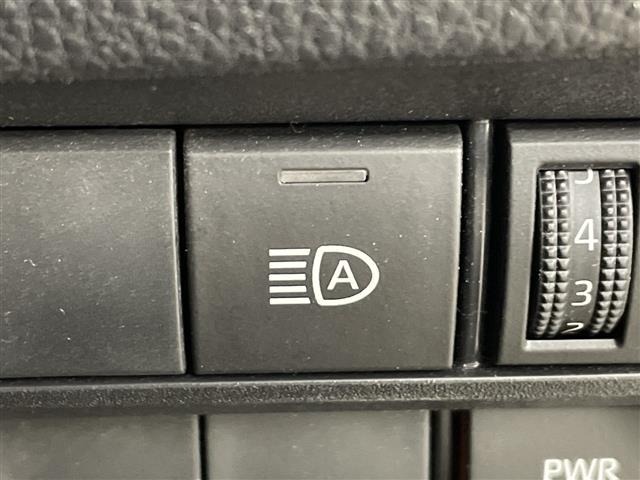 Toyota NOAH 2023 7688780-3