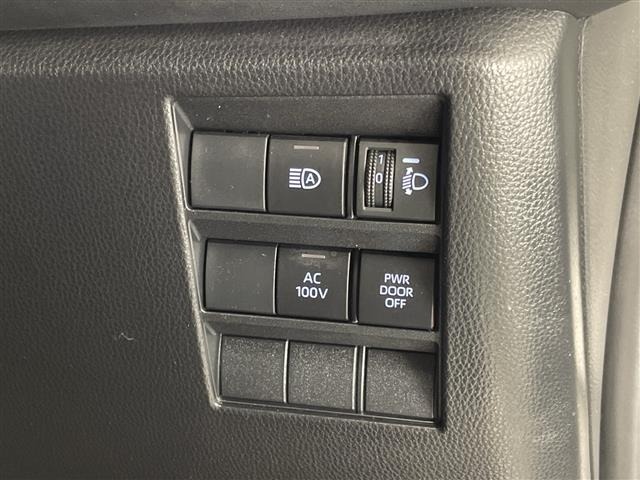 Toyota NOAH 2023 7688781-19