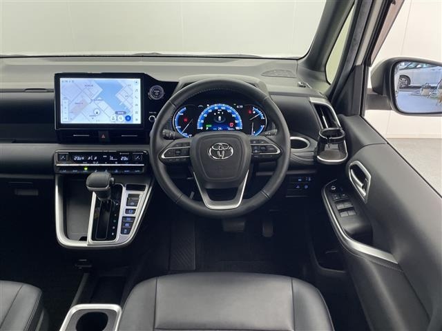Toyota NOAH 2023 7688781-8