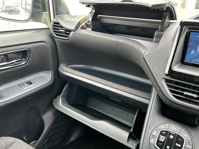 Toyota NOAH 2016 7688783-11