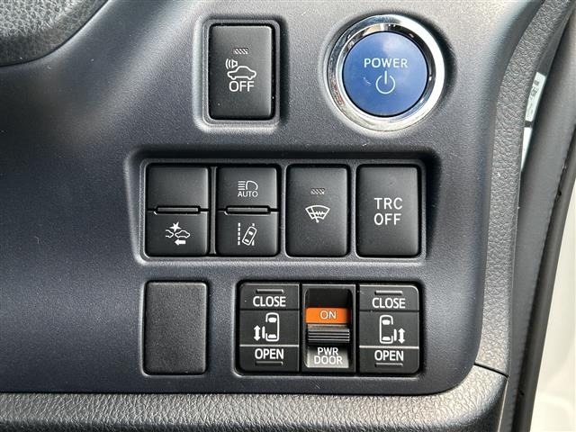 Toyota NOAH 2016 7688783-3