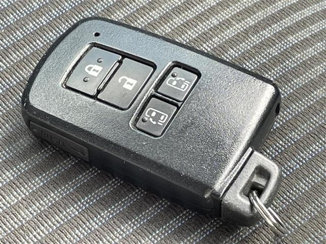 Toyota NOAH 2015 7688819-9