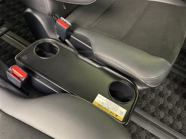 Toyota NOAH 2021 7688821-22