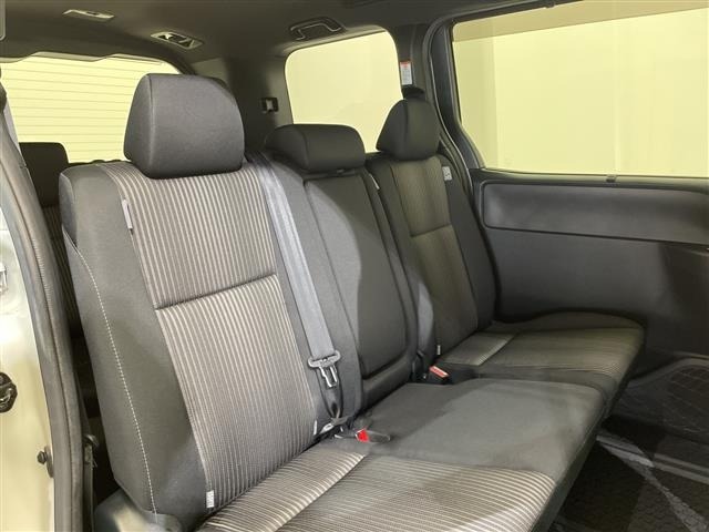 Toyota NOAH 2017 7688835-11