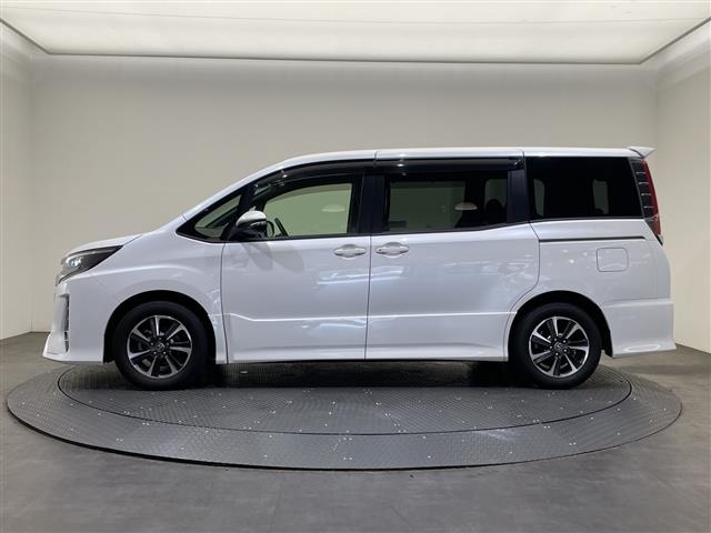 Toyota NOAH 2017 7688835-4