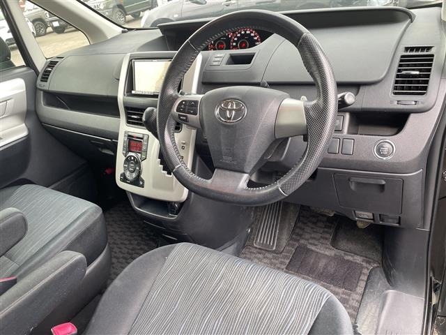 Toyota NOAH 2012 7688844-8