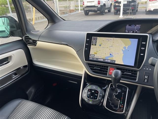 Toyota NOAH 2019 7688845-6