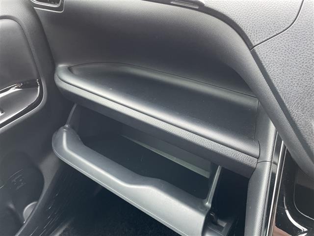 Toyota NOAH 2019 7688856-12
