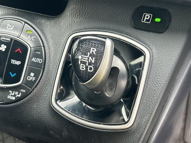 Toyota NOAH 2014 7688859-9