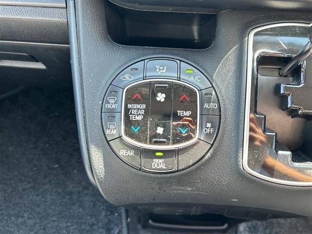 Toyota NOAH 2014 7688873-10