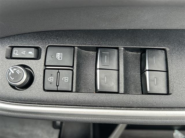 Toyota NOAH 2023 7688876-2
