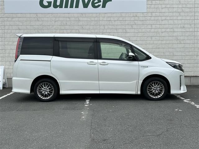 Toyota NOAH 2017 7688877-1