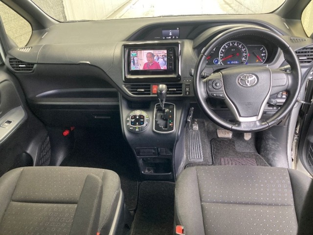 Toyota NOAH 2015 7688879-4
