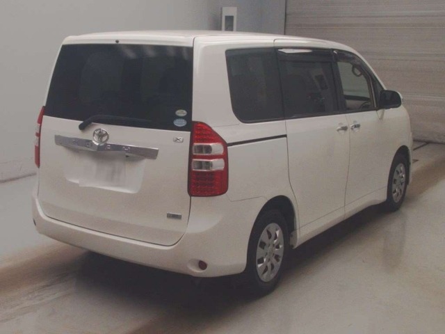 Toyota NOAH 2011 7688880-1