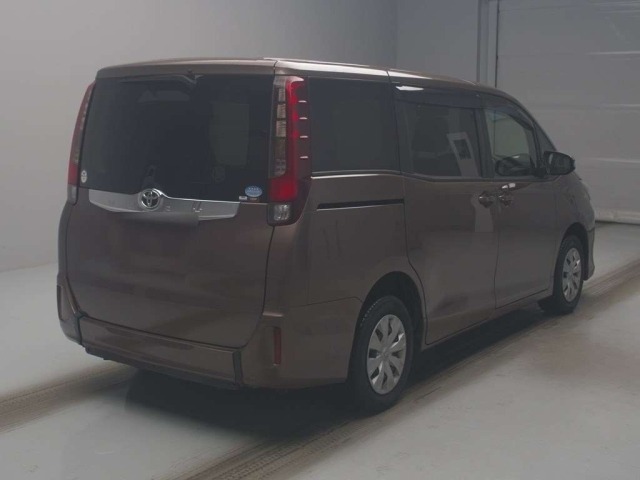 Toyota NOAH 2016 7688881-1