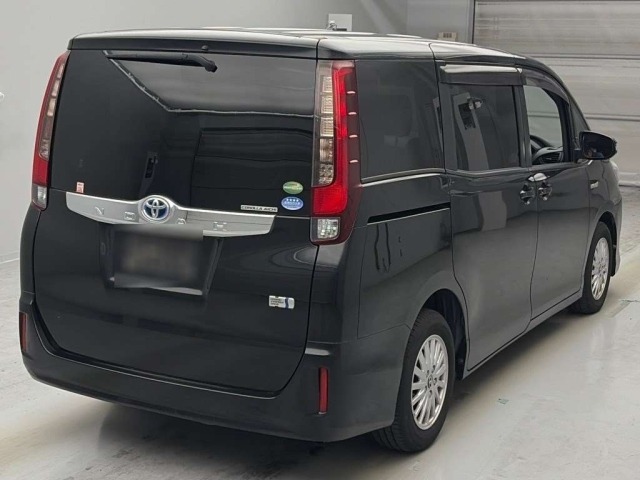 Toyota NOAH 2015 7688882-1