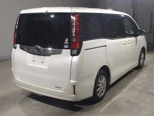 Toyota NOAH 2016 7688883-1