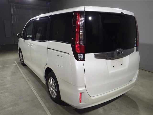 Toyota NOAH 2016 7688883-4