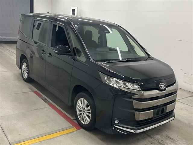 Toyota NOAH 2023 7688884-0