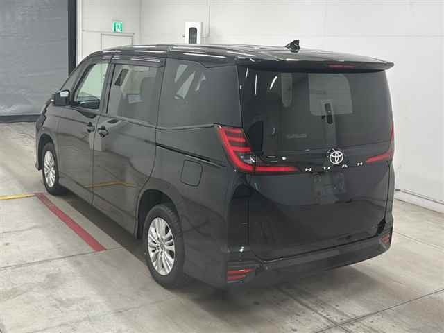 Toyota NOAH 2023 7688884-1