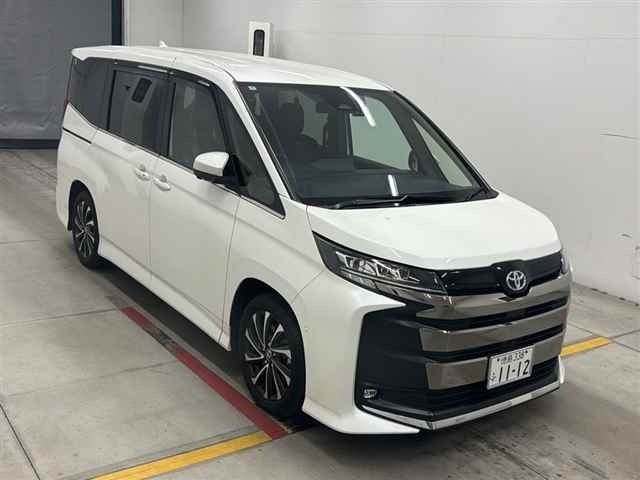 Toyota NOAH 2024 7688885-0